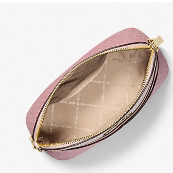 Michael Kors Jet Set Travel Md Color-Block Signature Logo Crossbody
Powder Blush - Picture 4 of 16